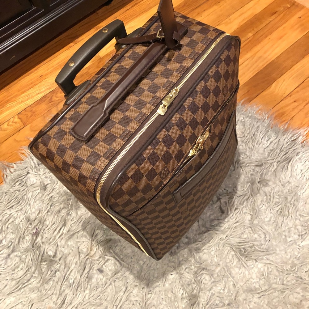 Louis Vuitton Pegase 45 Roller Luggage